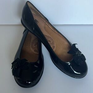 Sofft brand black patten leather flat with black flower/bead detail